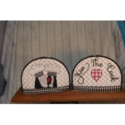 Gnomes Kitchen Kissing...